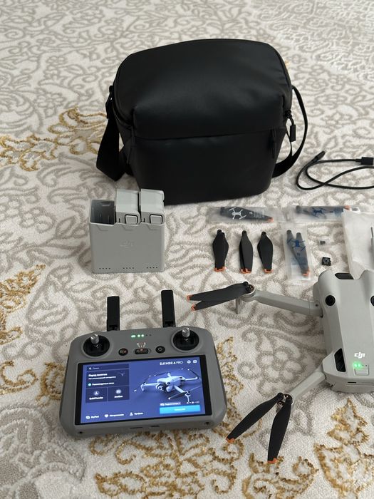Дрон DJI Mini 4 Pro Fly More Combo Plus (DJI RC 2) белый