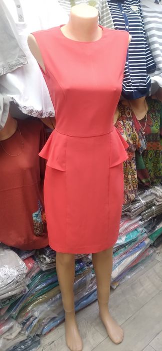 Продаю б/у плптья,кофты