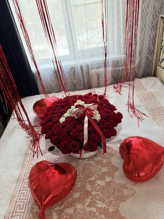 Продам 101 розы в корзине с буквой А