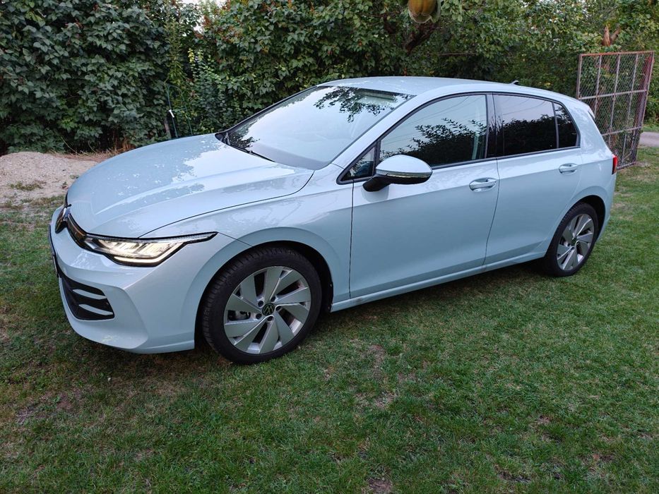 VW Golf 8.5 Facelift (2024)–1.5 TSI (4 cilindri) 150 CP–Cutie manuală