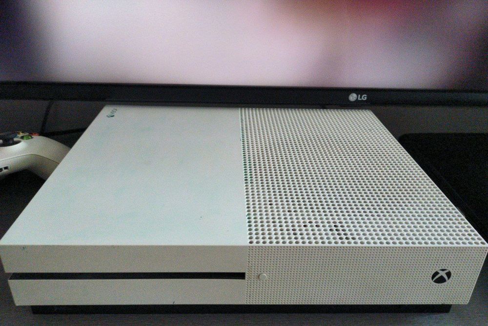 Продам Xbox one s 512gb!