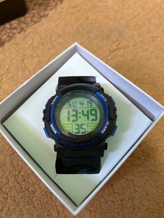 Продавам часовници