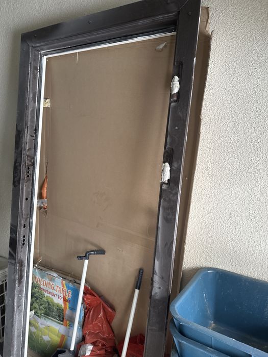 Дверь металлическая отдам вместе душевые двери изеркала двери шкафа