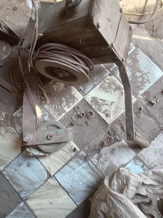 Ручная лебедка железная