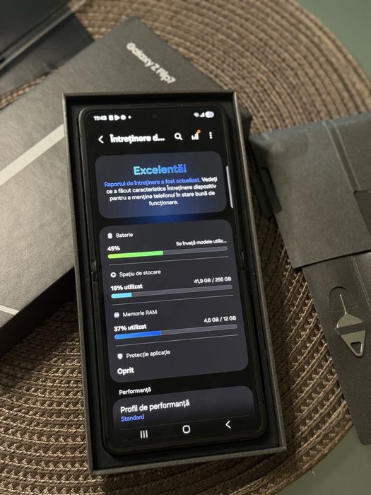 Samsung Galaxy Z flip 7 Black 256 Garantie | 12 GB Ram la cutie + husa