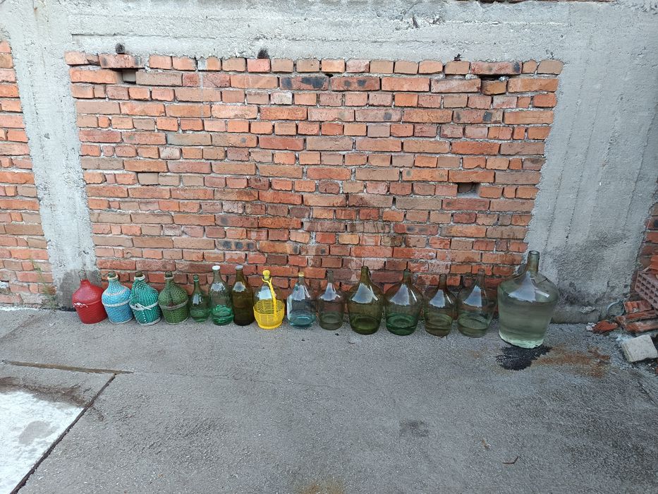 Стъклени дамаджани