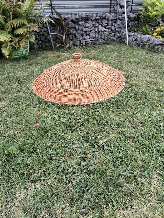 Cos din nuiele si abajuri