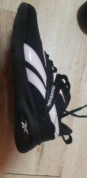 Papuci reebok 150 lei perechea