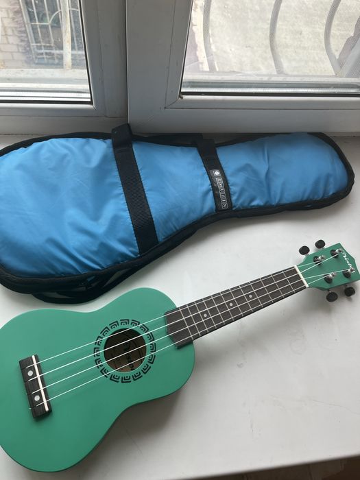 Продам укулеле Veston