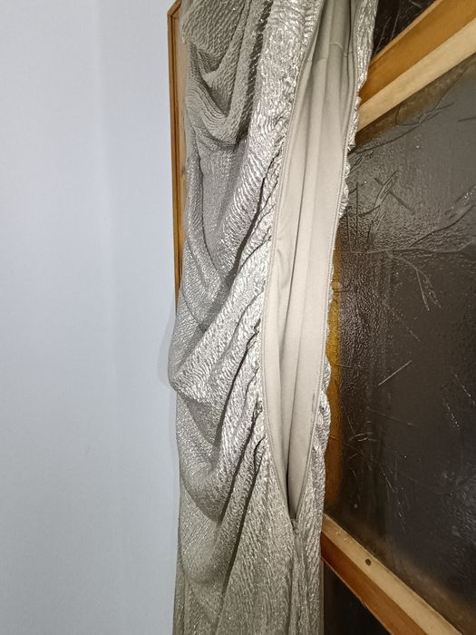 Rochie lungă elegantă aurie, cu efect strălucitor