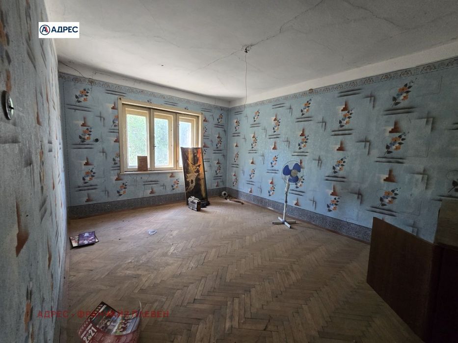 Къща в Плевен, област-гр.Гулянци площ 207 цена 24800