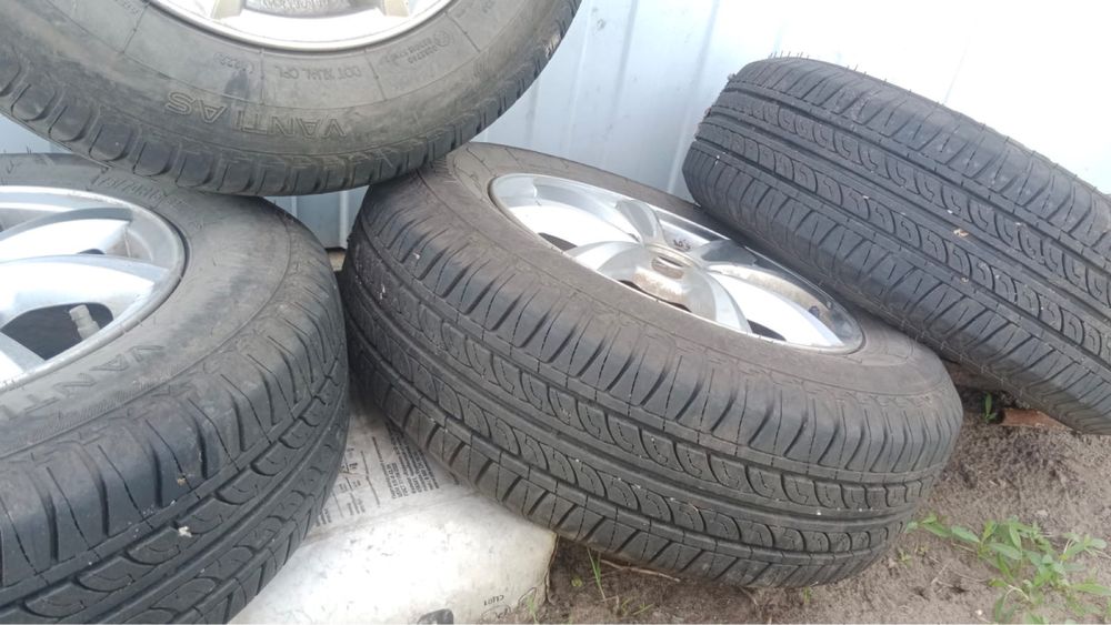 Продам шины в комплекте с дисками