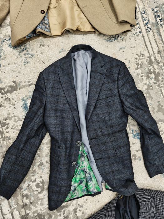 Продам зимнюю куртку, пиджаки