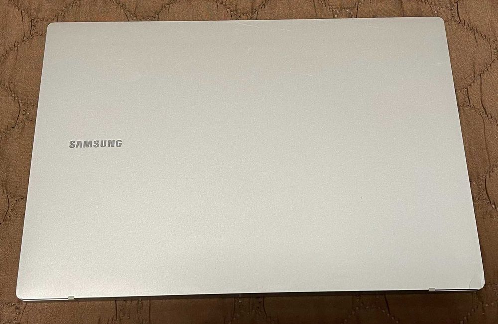 Лаптоп Samsung Galaxy Book 2