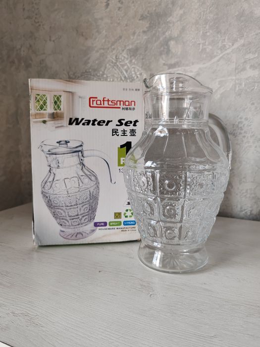 Стеклянный графин