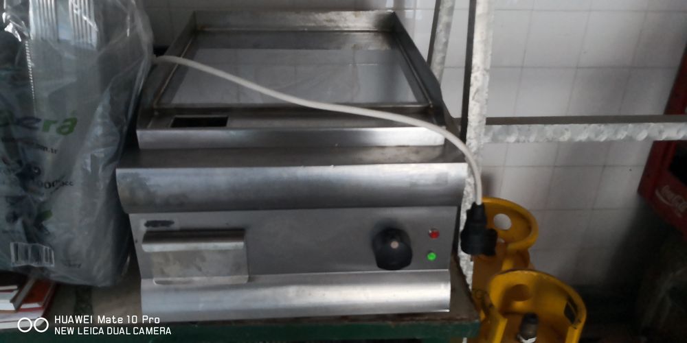 2бр. Ел. Плочи.Едната въобще не е използвана.