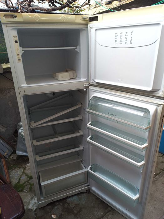 Хладилник Аристон