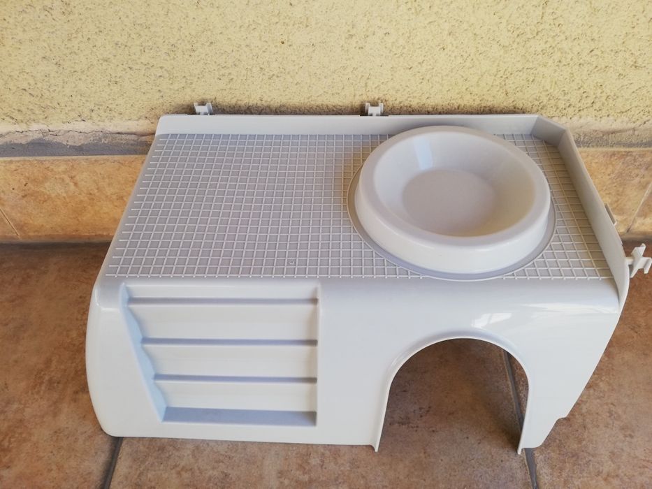 Къщичка или Поилка за вода за зайче, хамстер, морско свинче или др.