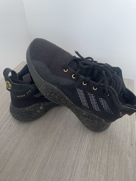 Vand adidas negri!