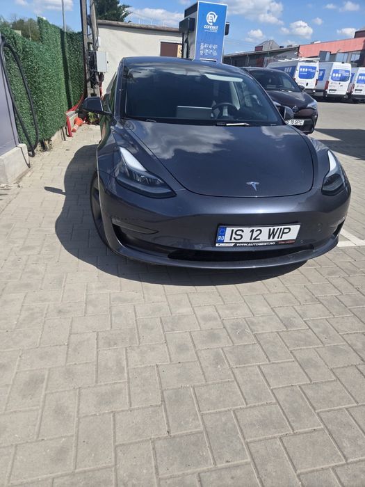Tesla model 3 4x4 long range cu pompa de caldura