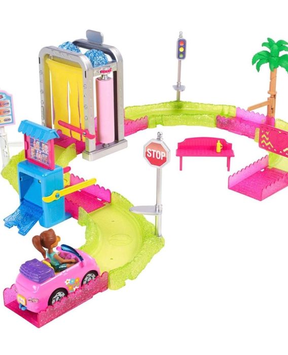 Четыре набора Барби в движении