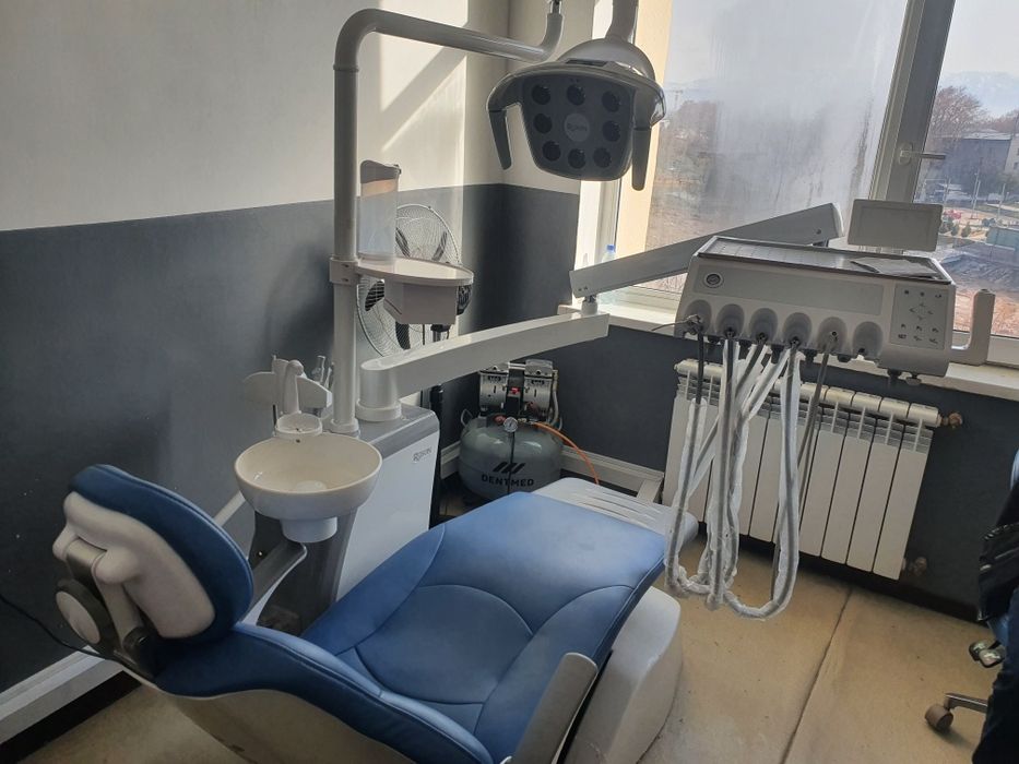 Stomatologik kreslo, kvars box, birinchi tibbiy yordam shkafi temirli