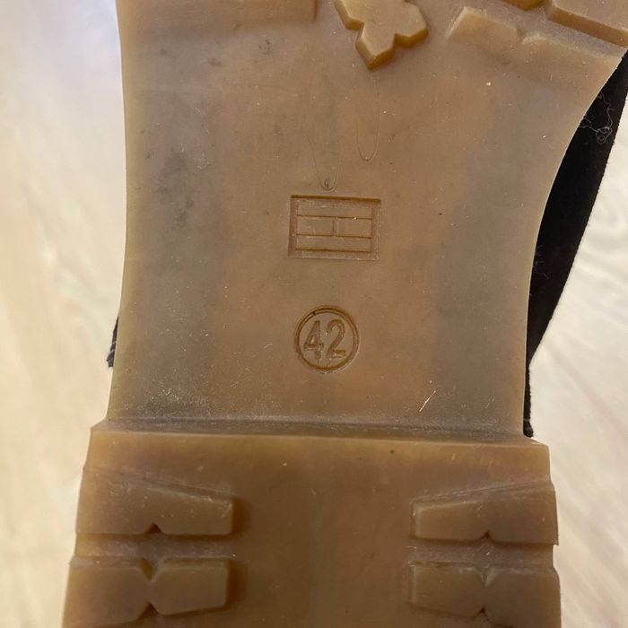 Продам женскме ботинки Tommy Hilfiger