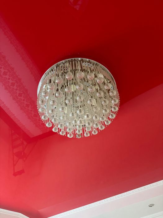 Большие и маленькая люстры