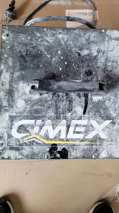 Продавам трифазно Ел. Табло и строителни калорифери