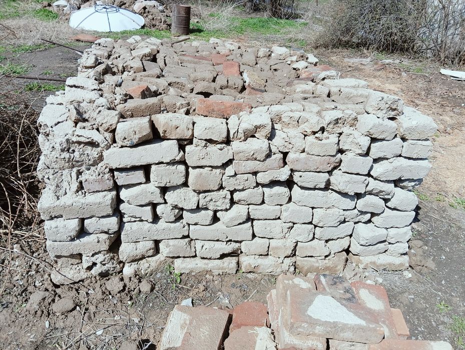 Кирпичи саман, глина
