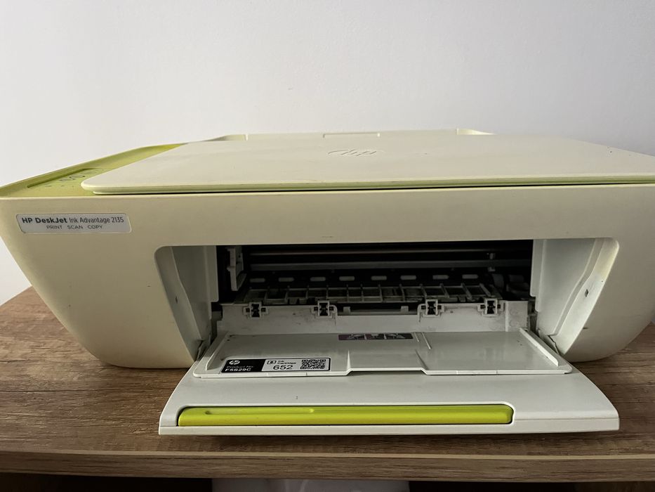 imprimanta de culoare alba