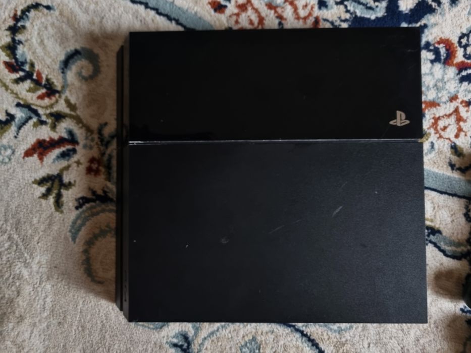 Продам PlayStation 4 Fat 500GB