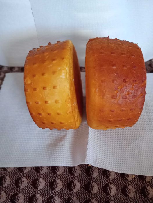 Cascavea și telemea de vaca și brânză de burduf