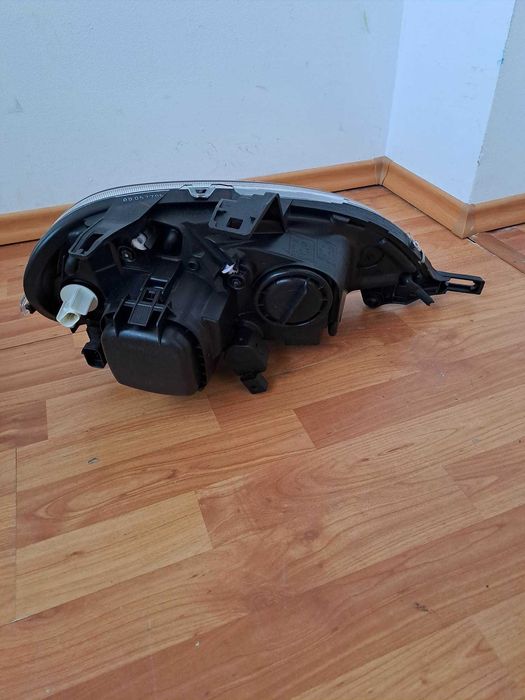 Far stanga/dreapta Mercedes ML W163 an 2001-2005 , faruri noi