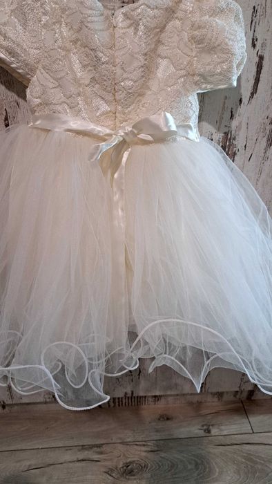 Рокля за повод с тюл и дантела