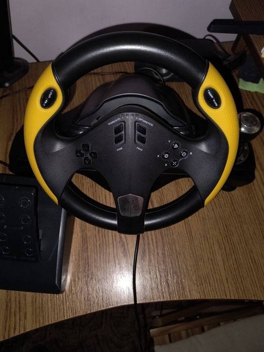 Vând volan gaming Myria MG7400