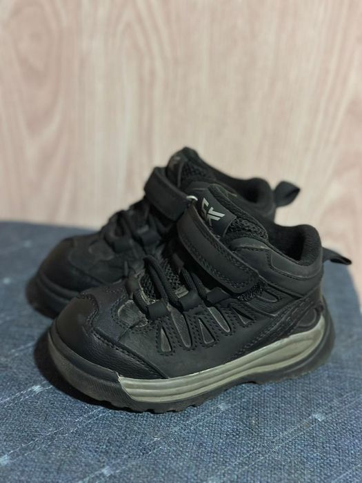 Продам детскую обувь