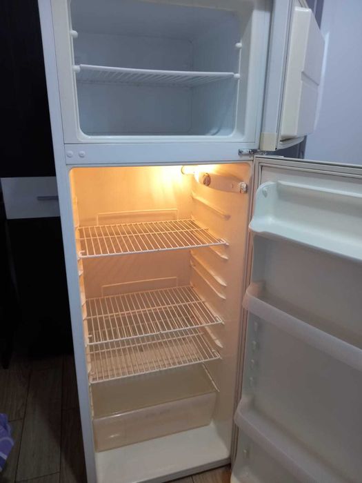 Frigider 2 usi Zanuusi ,ingheata perfect