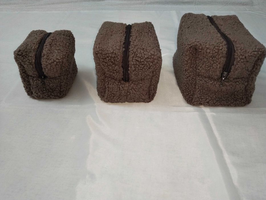 Продам косметички Диор и др.