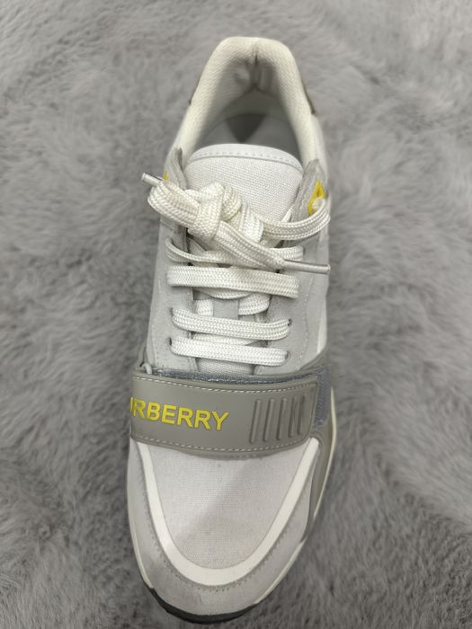Продаю кросовки Burberry оригинальный