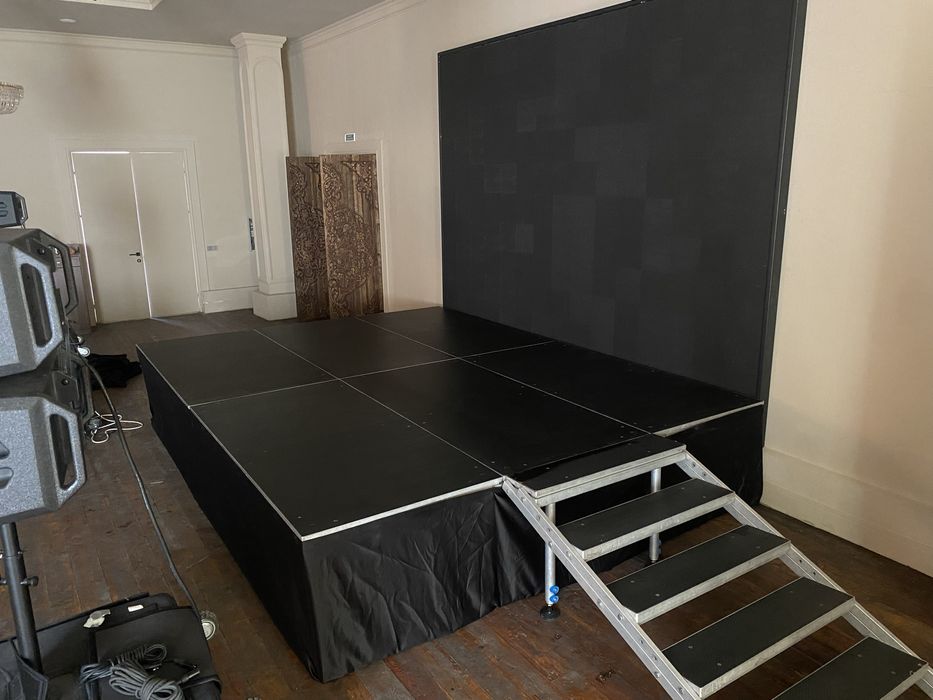 Сцена для музыкантов, подиум