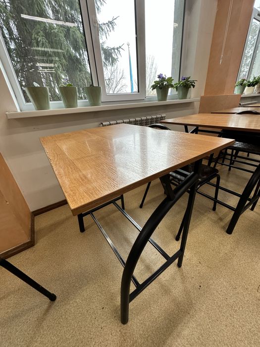 Продам стулья и парты