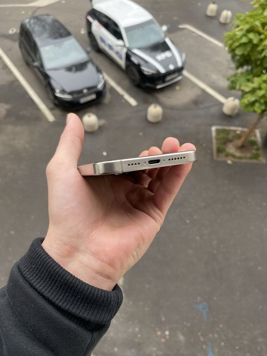 Iphone 15 pro max Silver