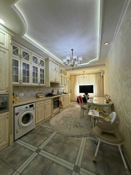 Улица Паркентская. Продам 5 комн.квартиру на 2этаже 9 этажки .Ипотека.