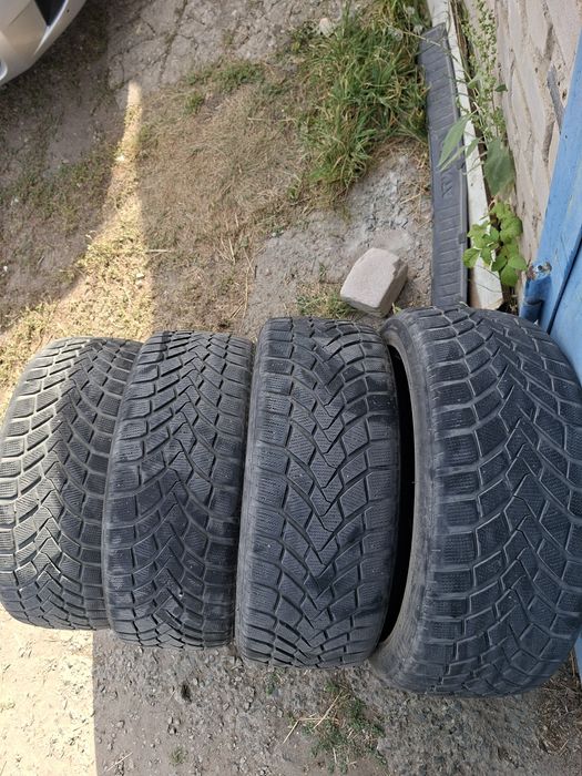 Продам шины 225/45/18 китай