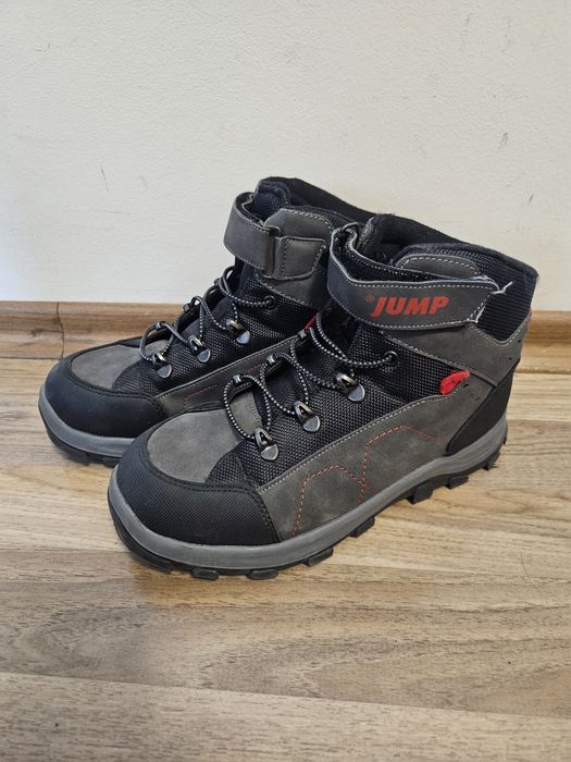 Нови туристически обувки 35н.