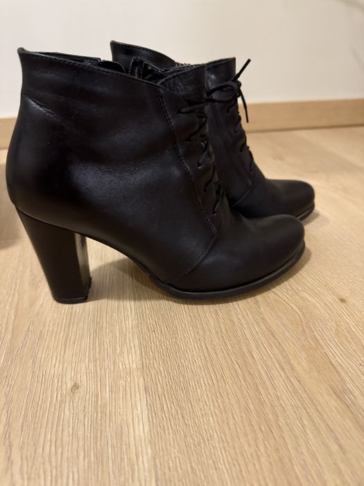 Дамски боти с ток