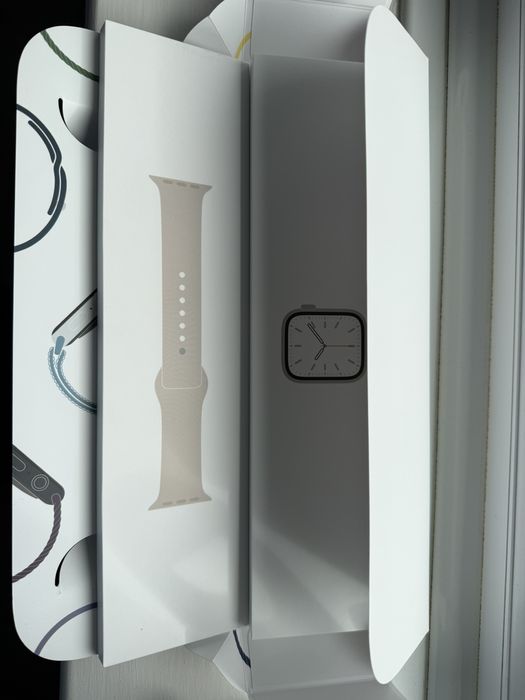 Apple Watch Series 7 - като нов + 4 каишки (вкл. оригинална)