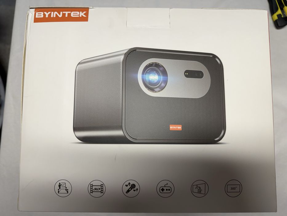 Videoproiector Byintek R90 Rock, FULL HD/4K + 2 microfoane, boxa inclu