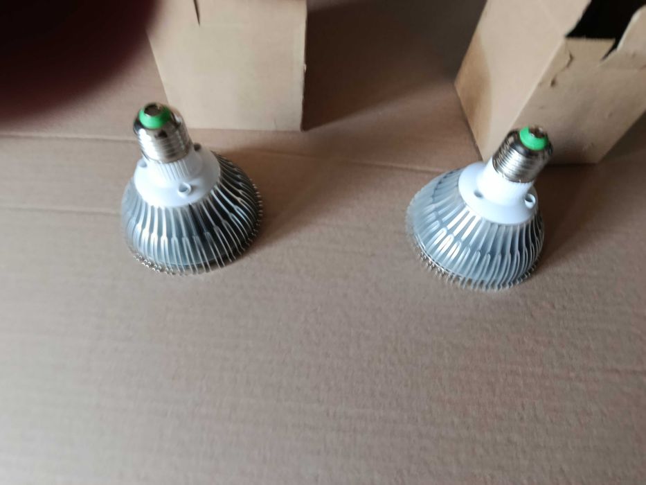 Лед лампа с 3 цвята-стимулира разтежа на  разстенията